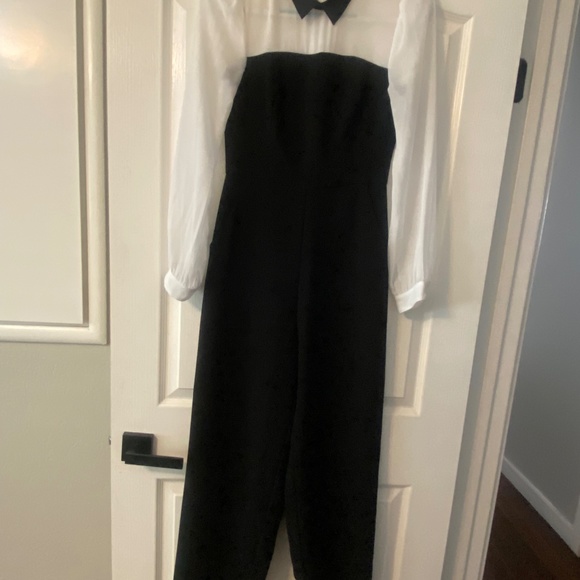 BCBGeneration Colorblock Wide Leg Jumpsuit in black in white - Picture 4 of 5